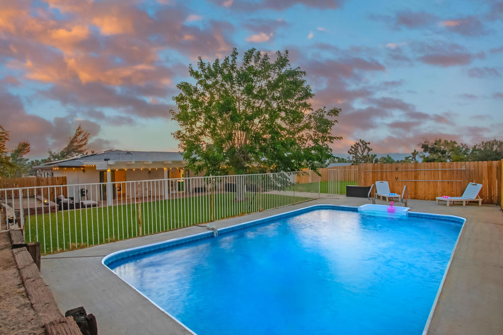 7607 Lucerne Vista Avenue