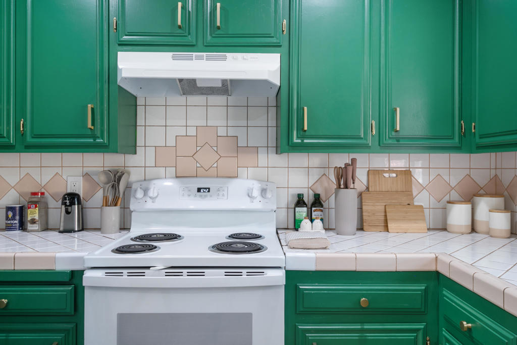 7607 Lucerne Vista Avenue