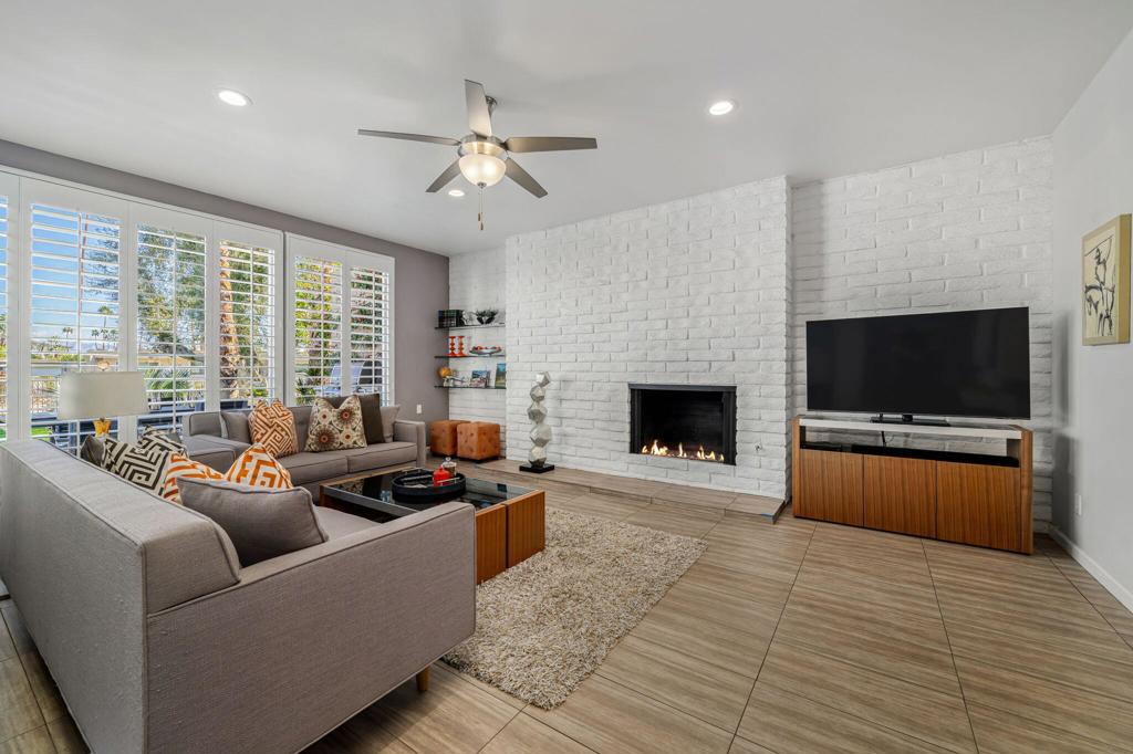 45164 Avenue Codorniz