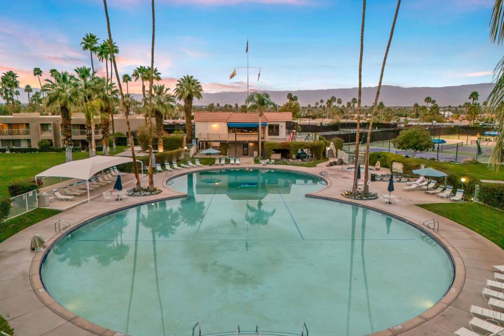 73721 Club Circle Drive 413