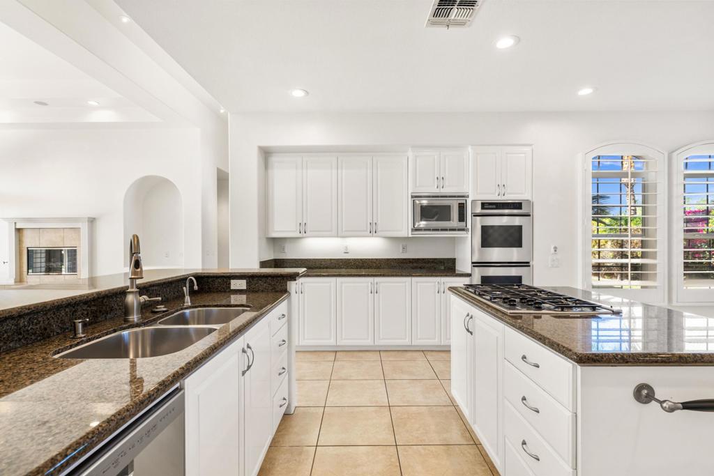 14 Collegiate Circle