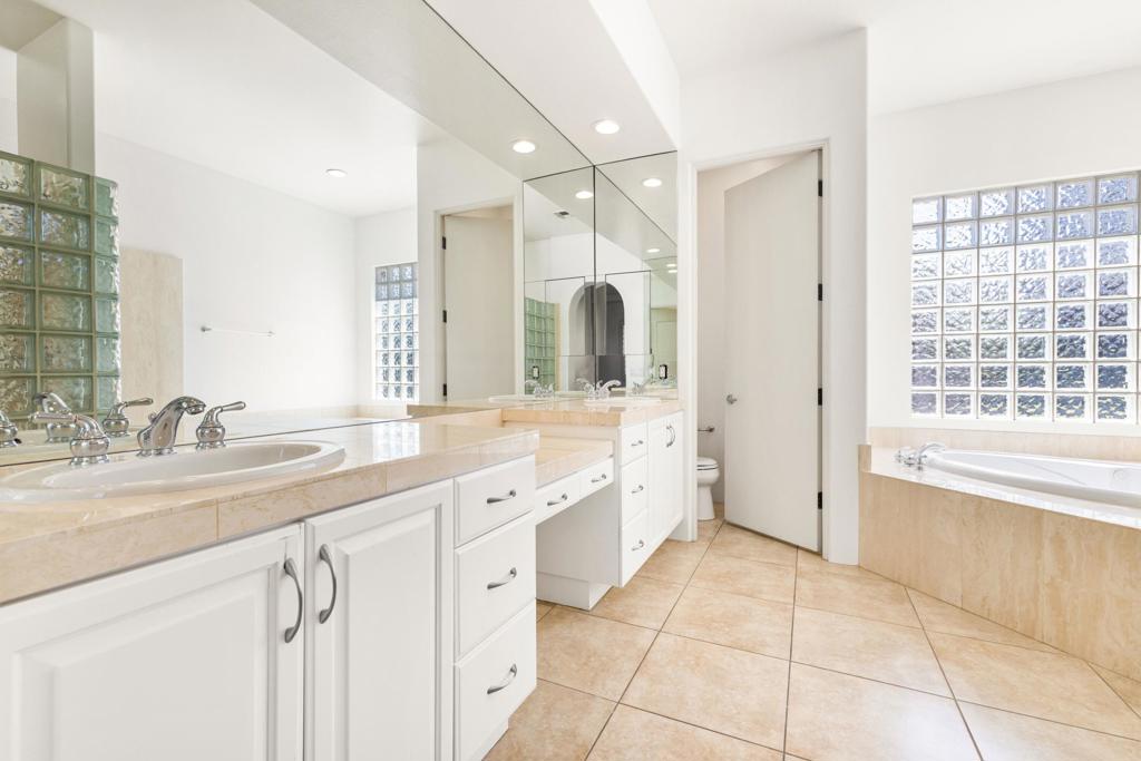 14 Collegiate Circle