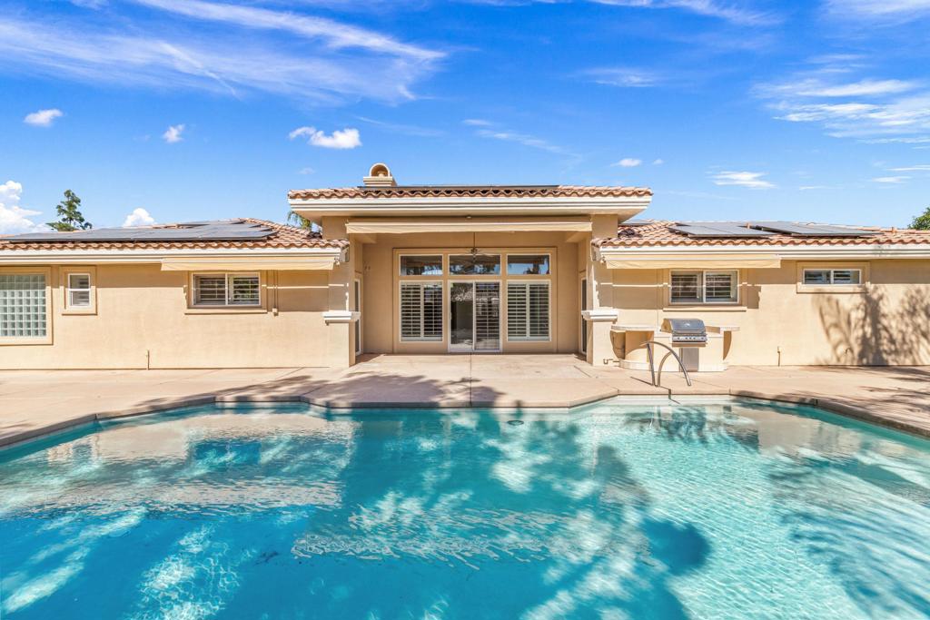 14 Collegiate Circle