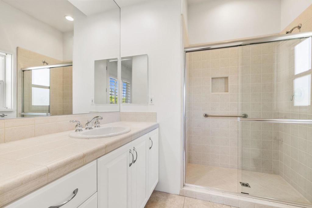 14 Collegiate Circle