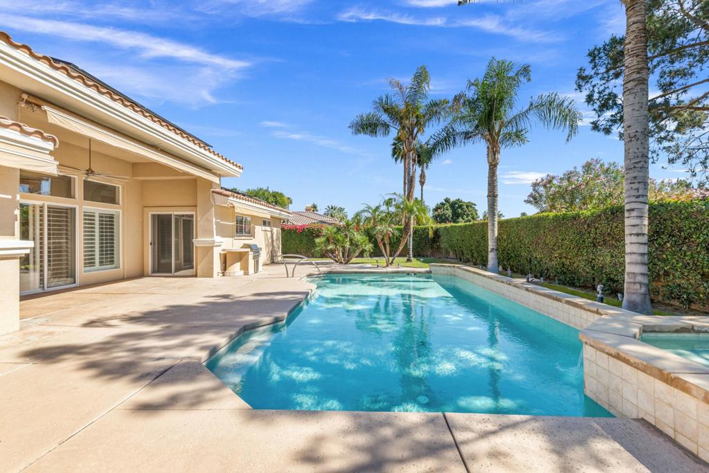 14 Collegiate Circle