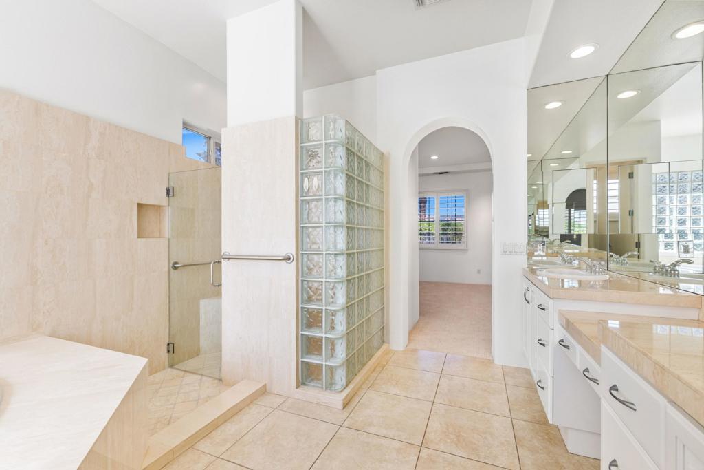 14 Collegiate Circle