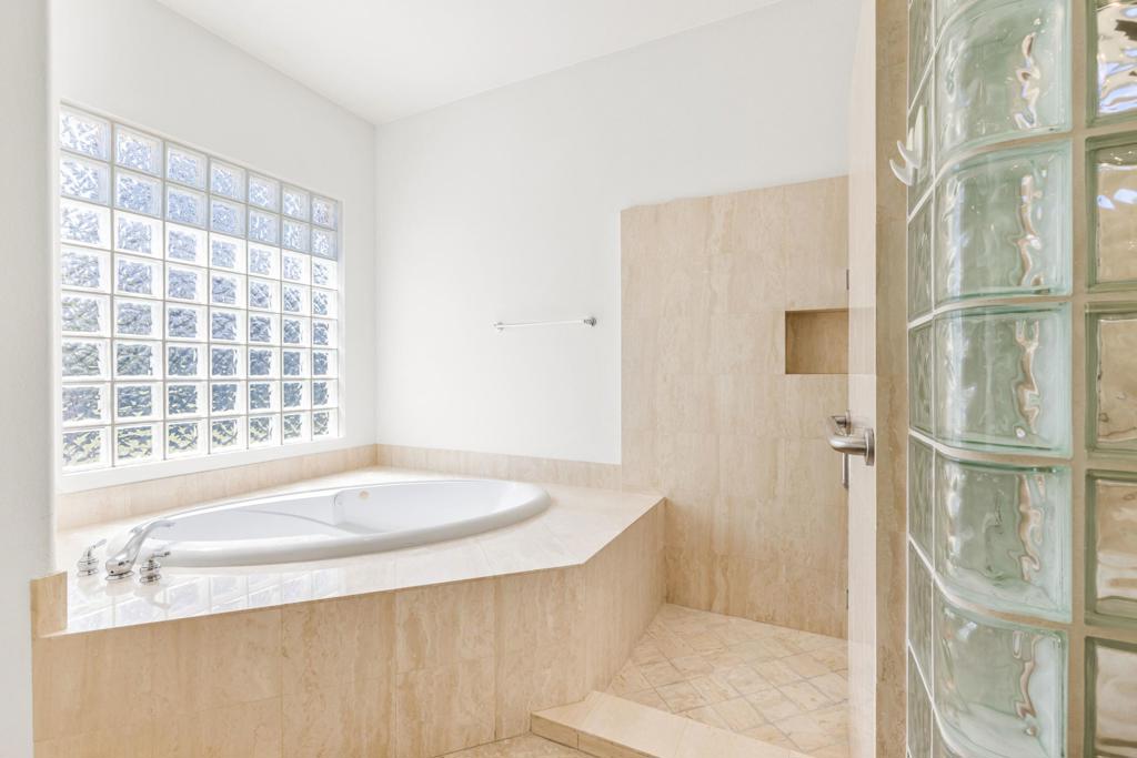 14 Collegiate Circle