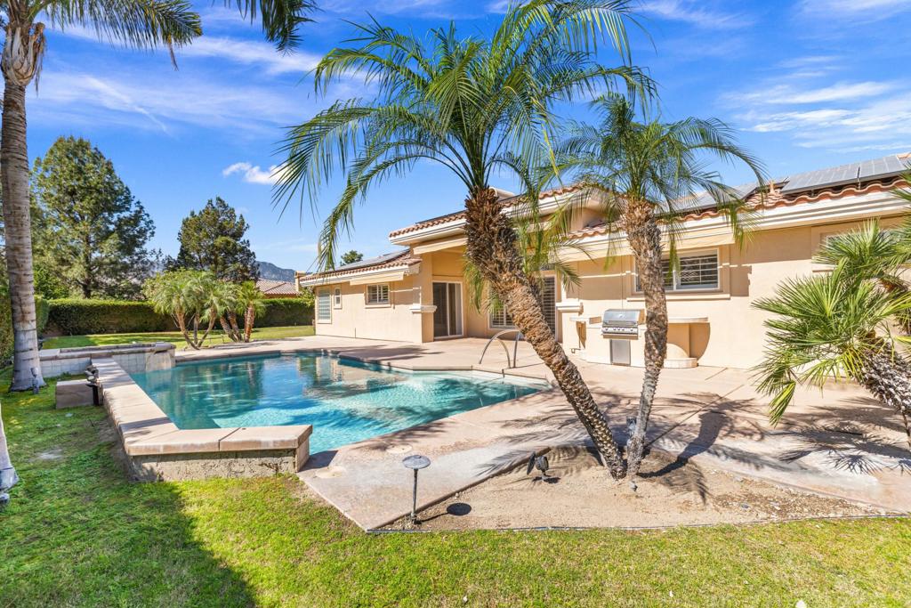 14 Collegiate Circle