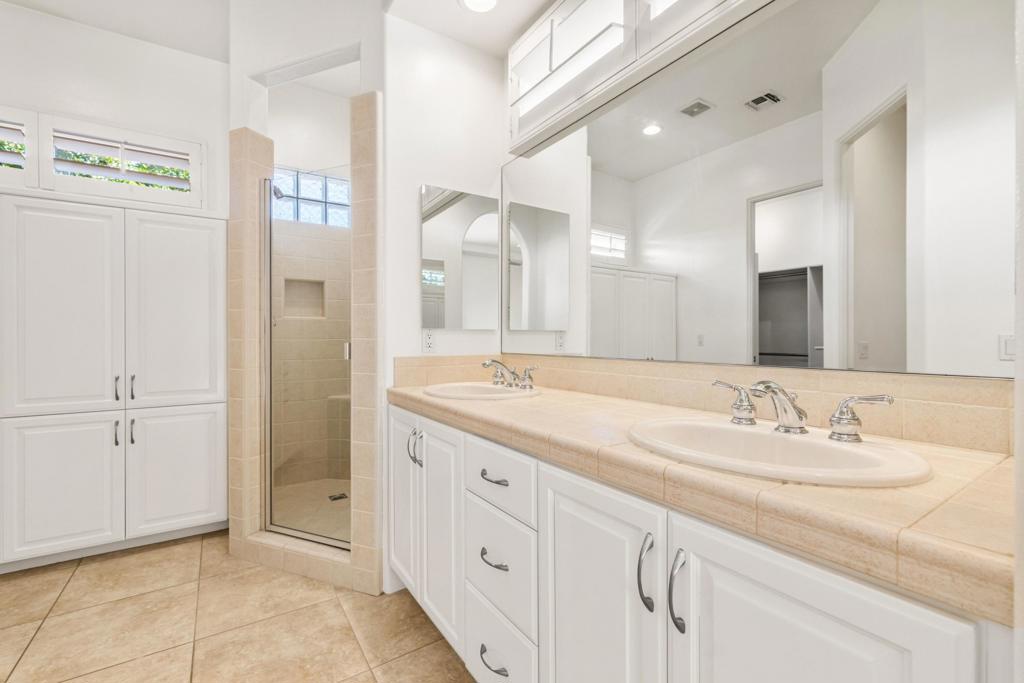 14 Collegiate Circle