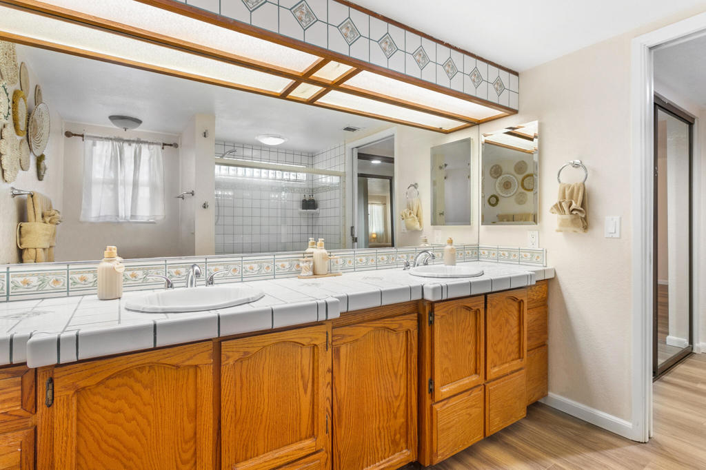 7607 Lucerne Vista Avenue