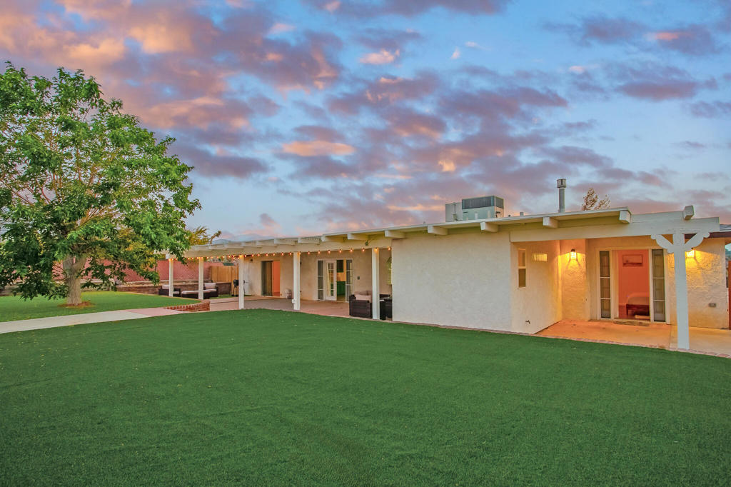 7607 Lucerne Vista Avenue