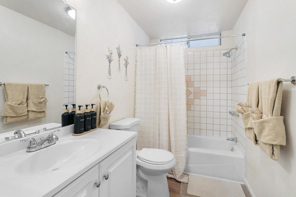 7607 Lucerne Vista Avenue