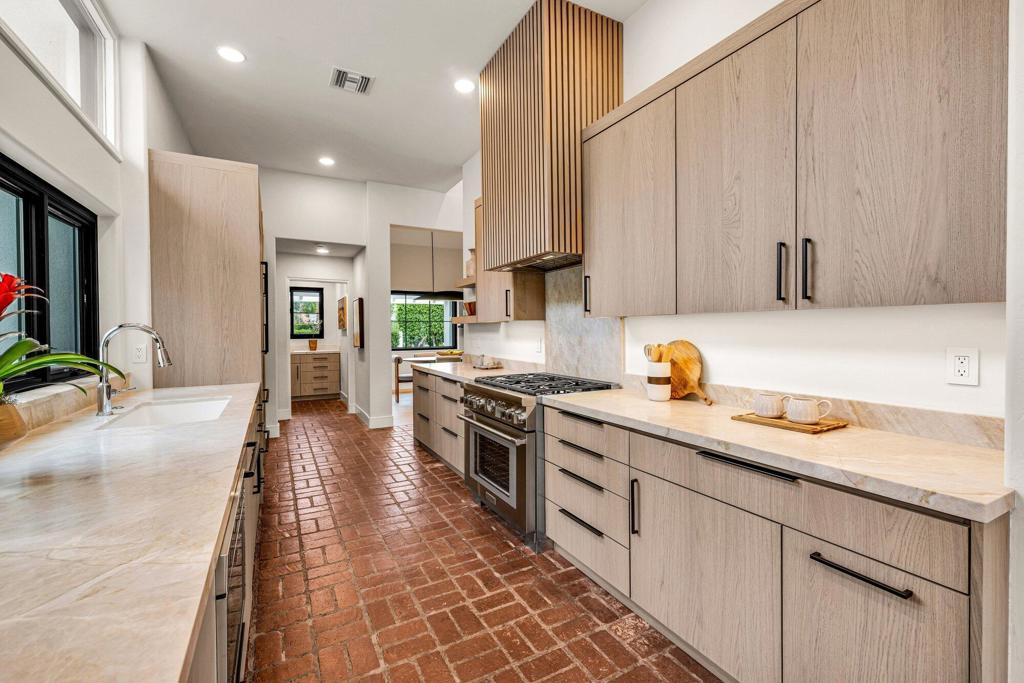 48721 San Vicente Street