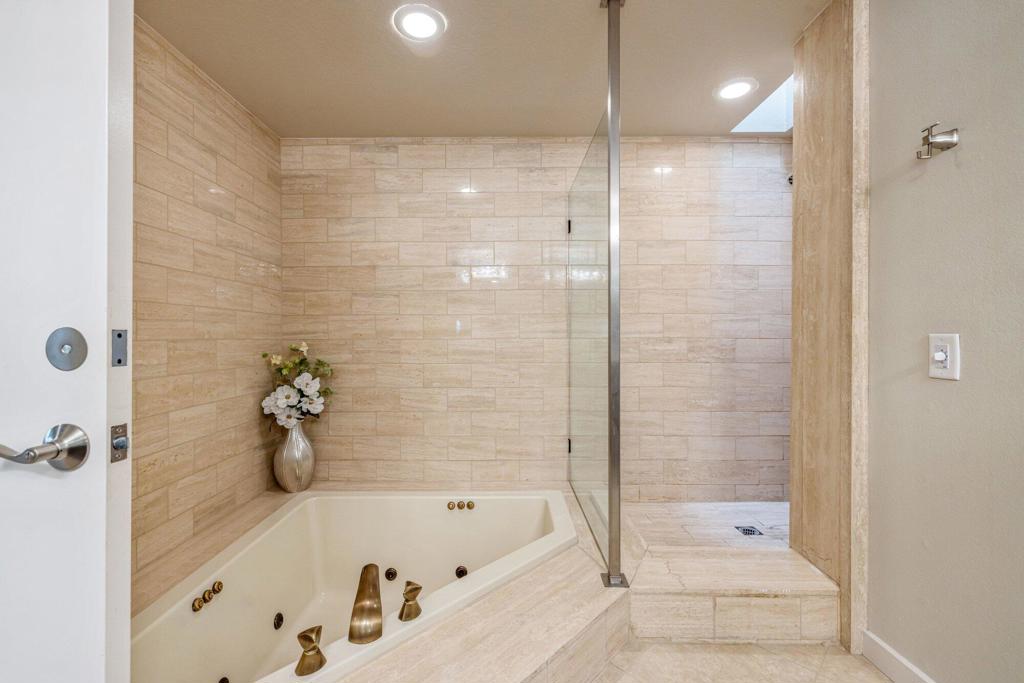 230 N Kavenish Drive