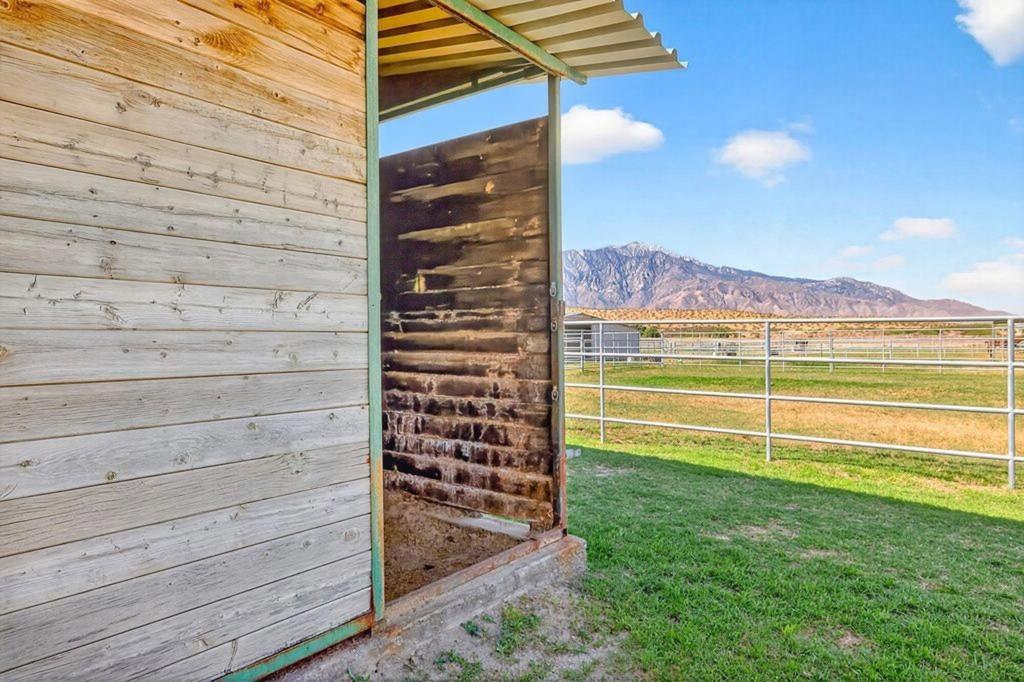 20555 Mountain View Road