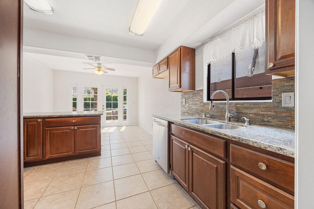 54805 Avenida Carranza