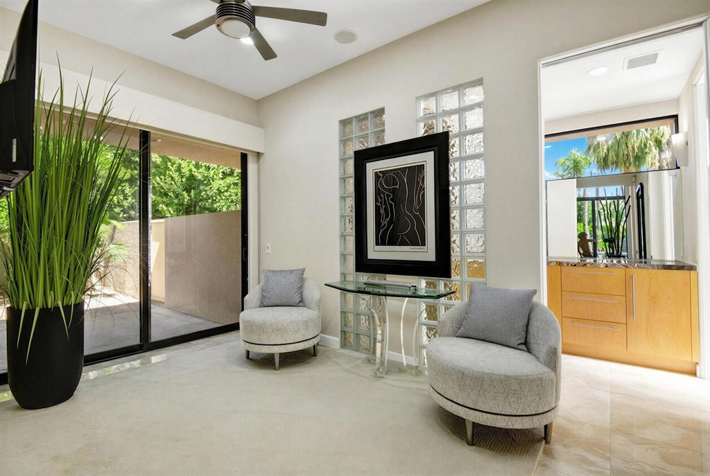 23 Villaggio Place