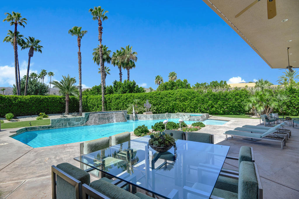 23 Villaggio Place