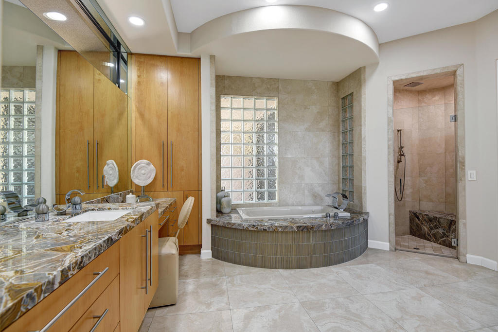 23 Villaggio Place