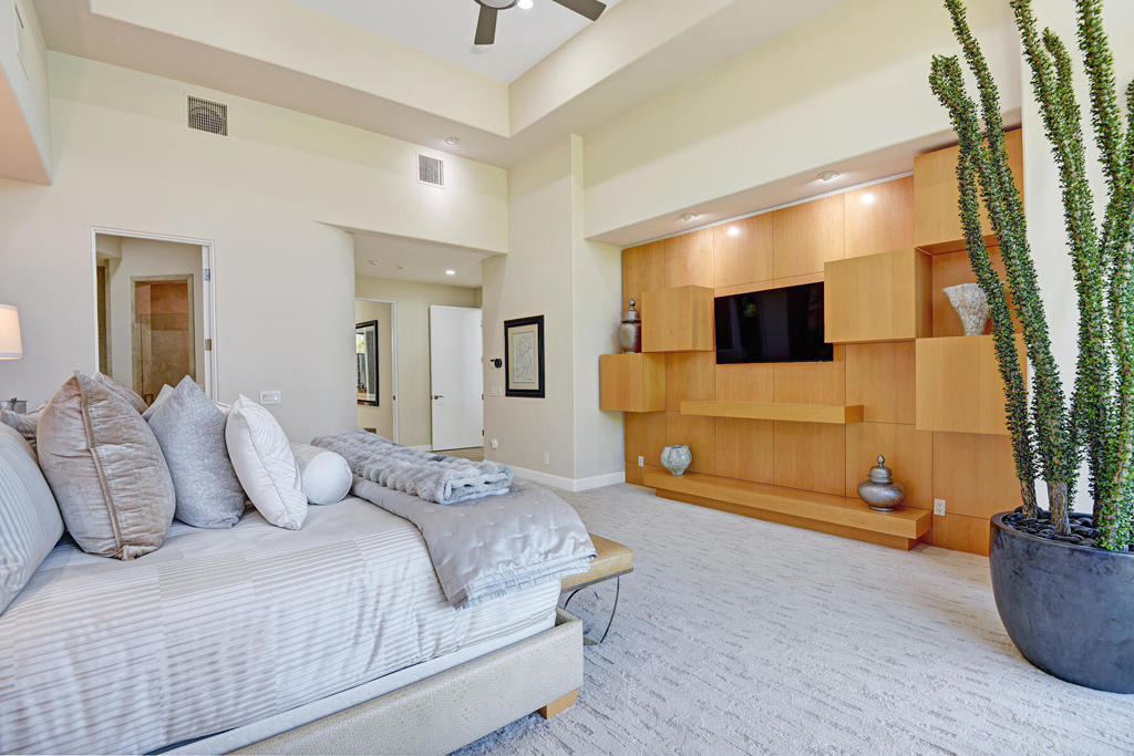 23 Villaggio Place