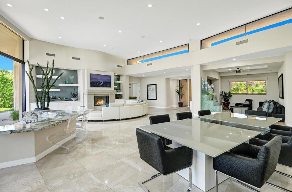 23 Villaggio Place