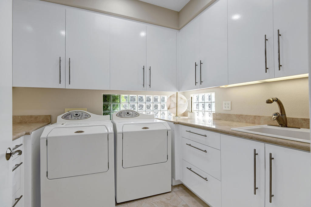 23 Villaggio Place