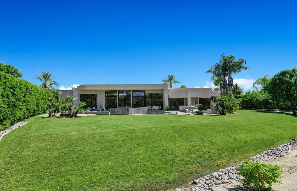 23 Villaggio Place