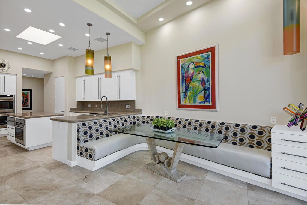23 Villaggio Place