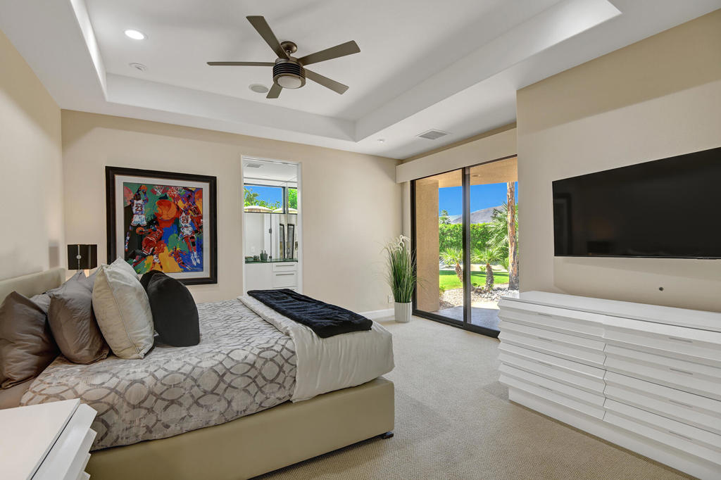 23 Villaggio Place