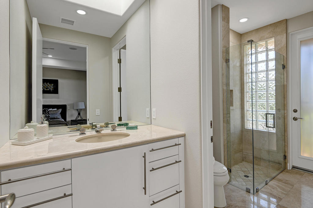 23 Villaggio Place