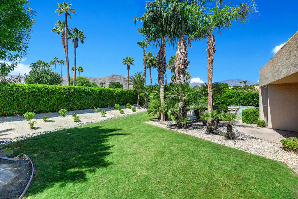 23 Villaggio Place