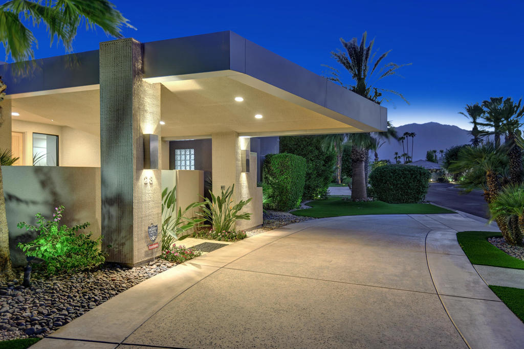23 Villaggio Place