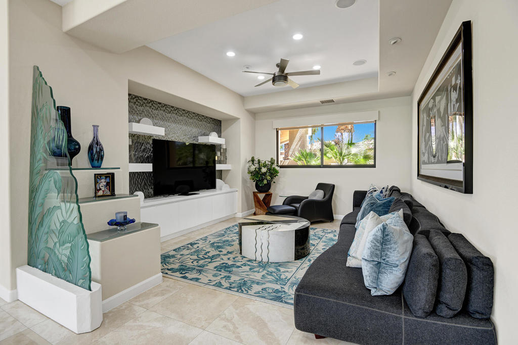 23 Villaggio Place