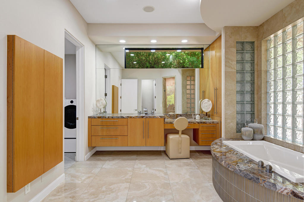 23 Villaggio Place