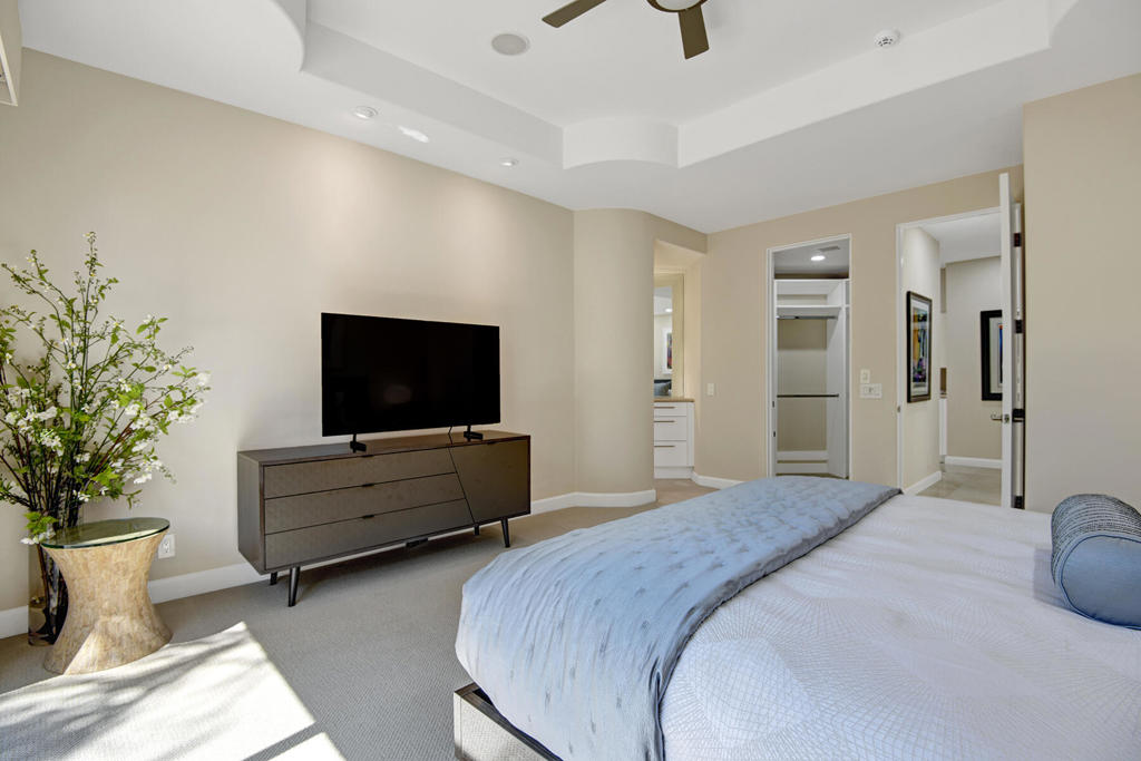 23 Villaggio Place