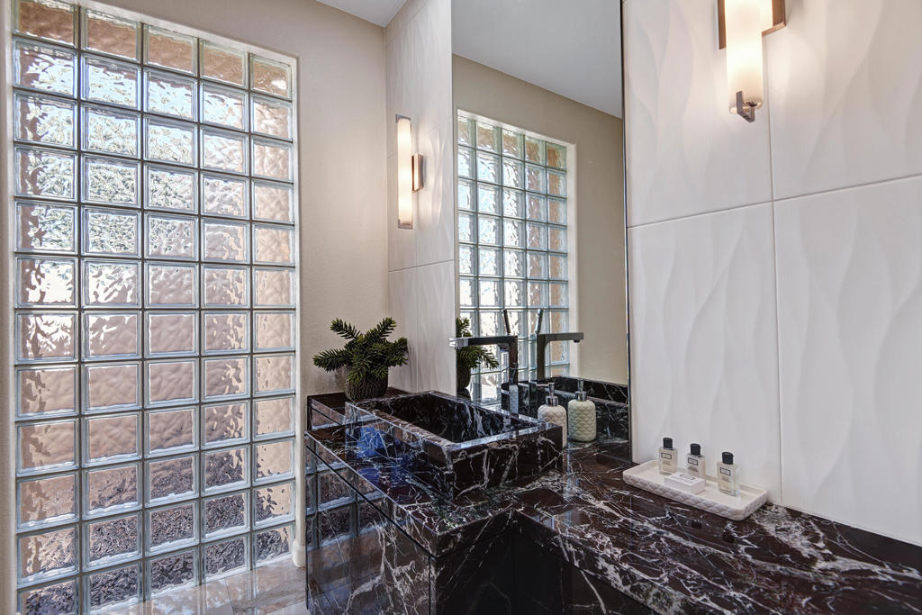 23 Villaggio Place