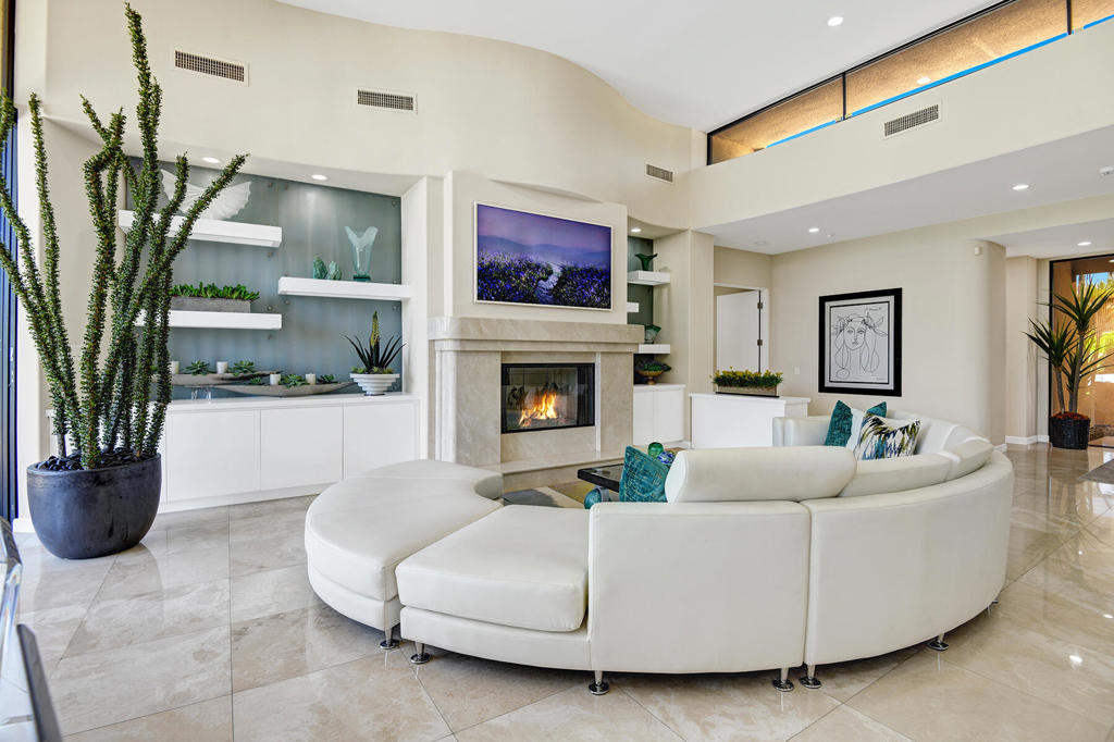 23 Villaggio Place