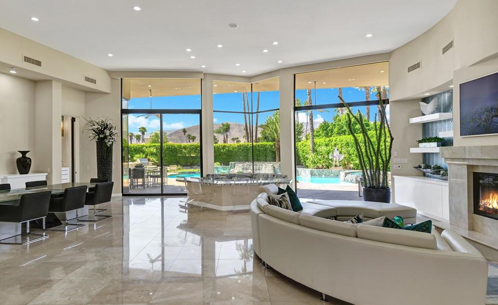 23 Villaggio Place
