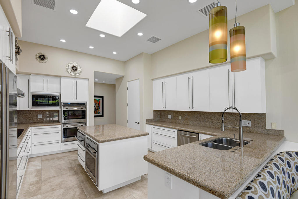 23 Villaggio Place