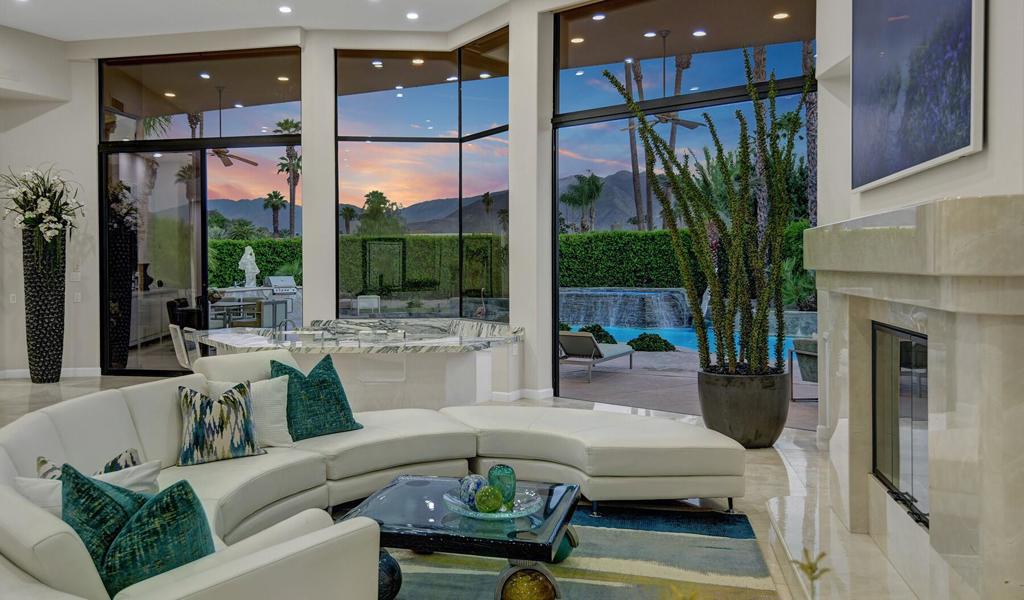 23 Villaggio Place