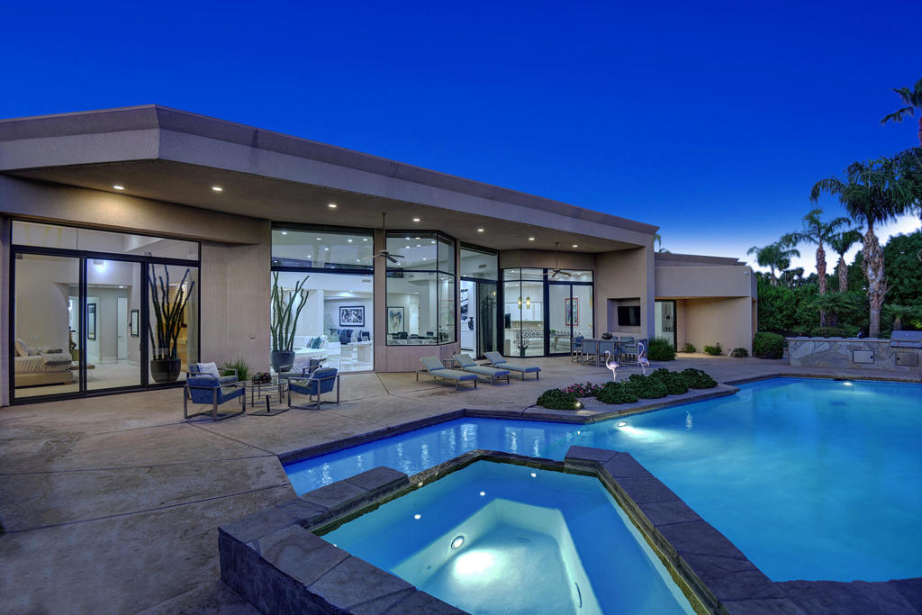 23 Villaggio Place
