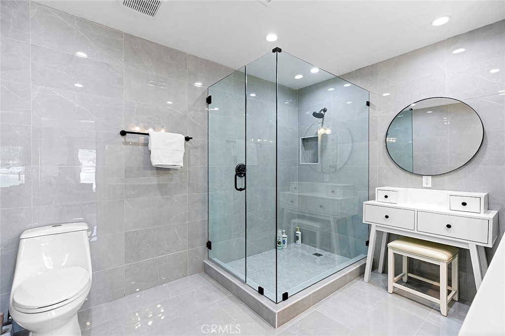 33872 Silver Lantern Street