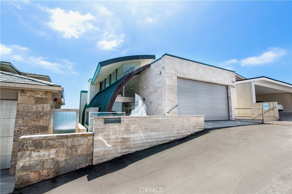 1261 Ocean Front