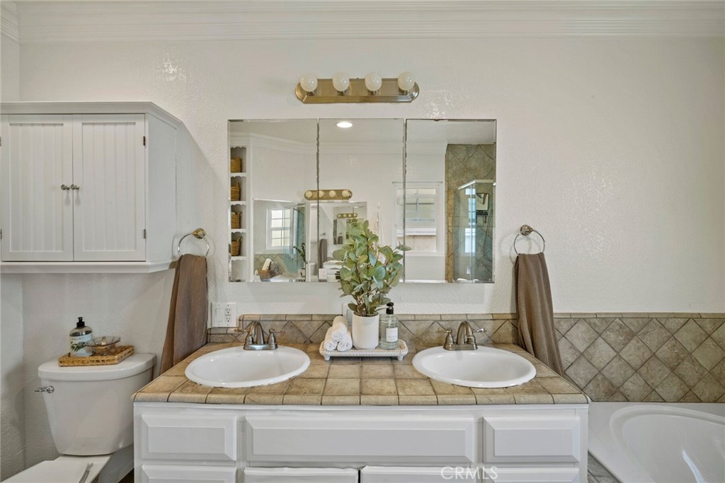 1202 N Avenida De La Estrella