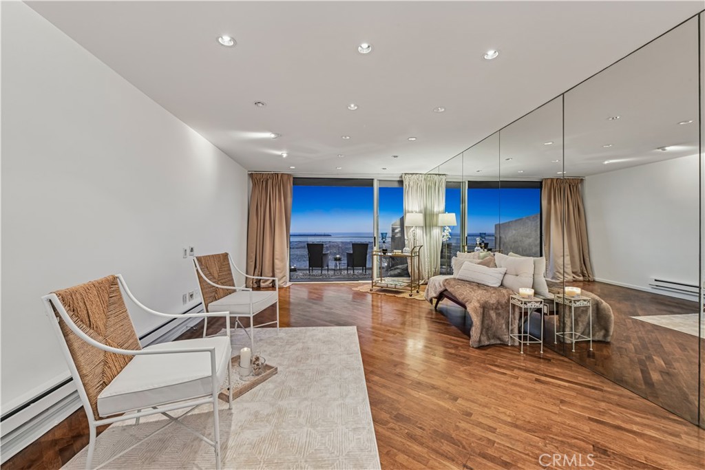 6 Voyage Street 204