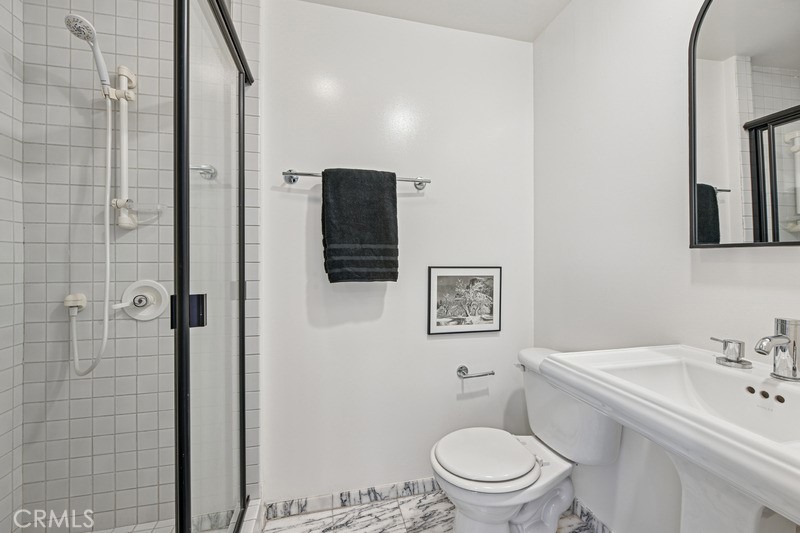 6 Voyage Street 204