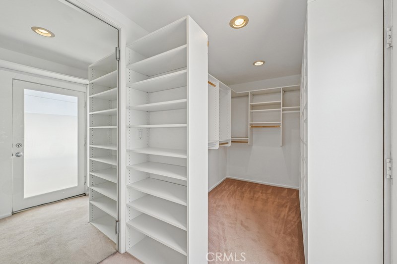 6 Voyage Street 204