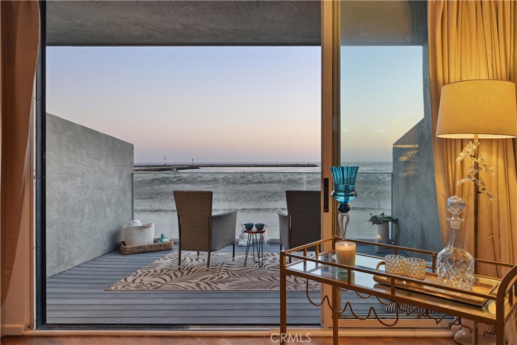 6 Voyage Street 204