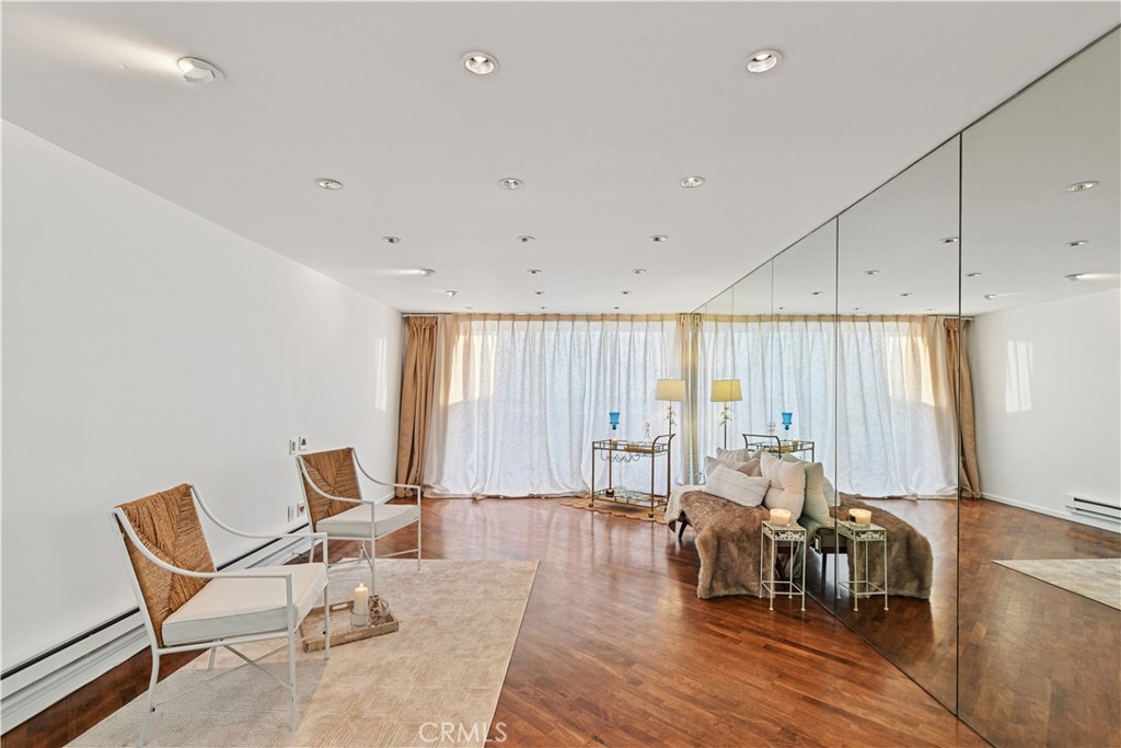 6 Voyage Street 204