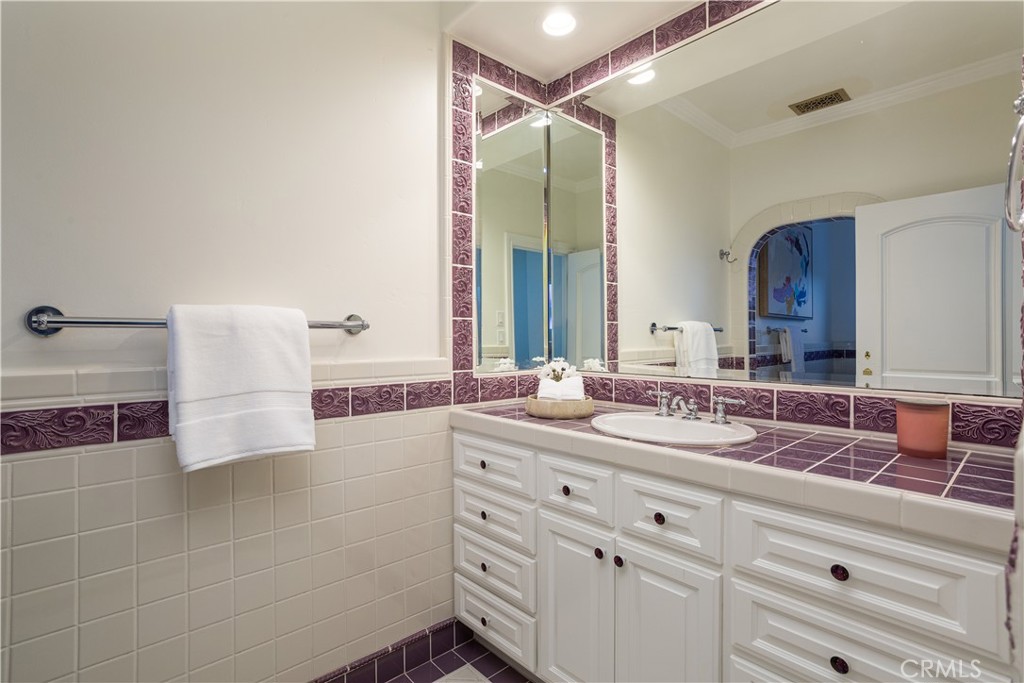 24352 Santa Clara Ave